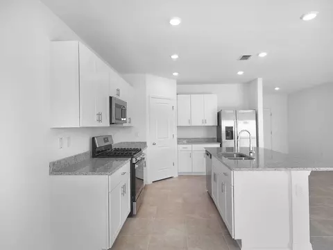 Kitchen - 13610 Cornerstone Way, Parrish, FL 34219 photo 7 of 15