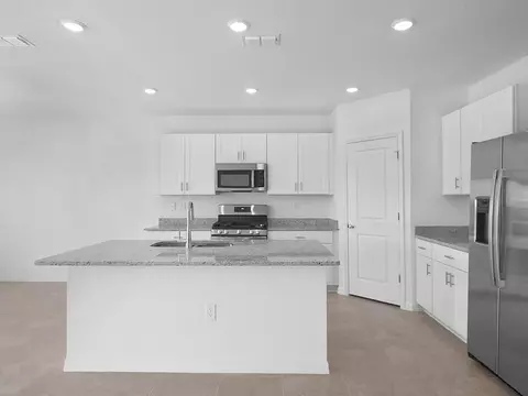 Kitchen - 13610 Cornerstone Way, Parrish, FL 34219 photo 5 of 15
