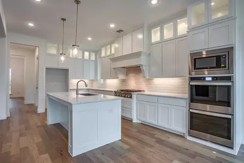 Kitchen - 910 Shooting Star Dr, Prosper, TX 75078 photo 3 of 10