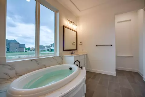 Bath - 910 Shooting Star Dr, Prosper, TX 75078 photo 4 of 13