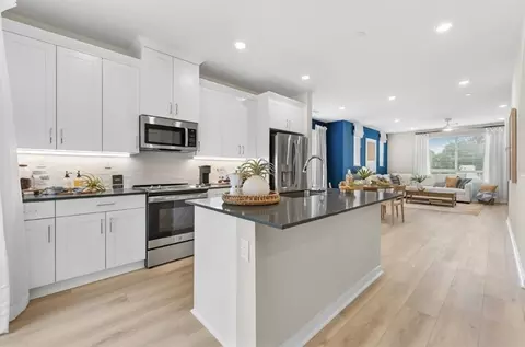 9425 12 N Sepulveda Blvd, North Hills, CA 91343