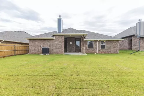 Exterior - 701 Still Mdws, Guthrie, OK 73044 photo 23 of 31