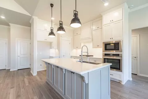 Kitchen - 701 Still Mdws, Guthrie, OK 73044 photo 9 of 15