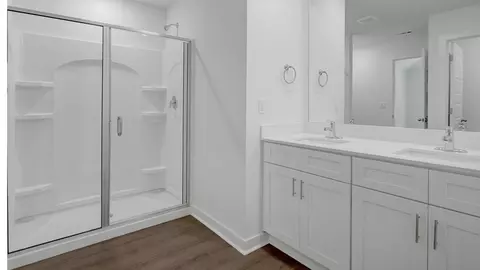 Bath - 518 S Cherry St, Beebe, AR 72012 photo 2 of 6