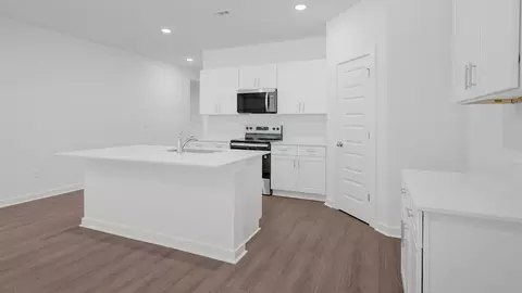 Kitchen - 518 S Cherry St, Beebe, AR 72012 photo 2 of 5