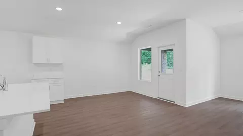 Living - 518 S Cherry St, Beebe, AR 72012 photo 6 of 10