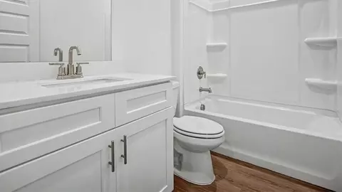 Bath - 518 S Cherry St, Beebe, AR 72012 photo 4 of 6