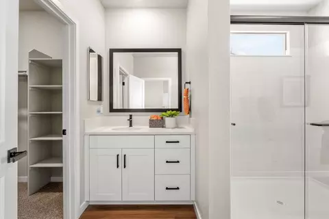 Bath - 1127 Goffey Cir, Galt, CA 95632 photo 1 of 1