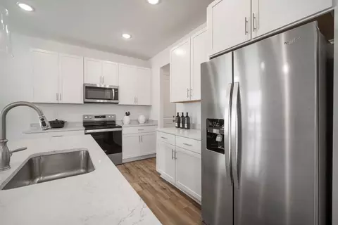 Kitchen - 11635 Chariton Ln, Parrish, FL 34219 photo 3 of 4