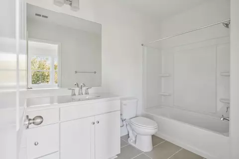 Bath - 1220 Walters Ct, Concord, CA 94520 photo 2 of 3