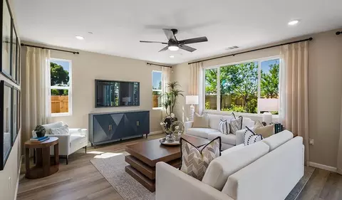 Living - 520 Redleaf Rd, Dixon, CA 95620 photo 1 of 5