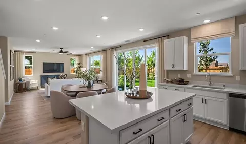 Kitchen - 520 Redleaf Rd, Dixon, CA 95620 photo 2 of 5