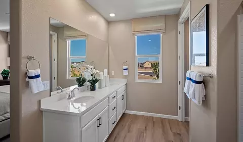 Bath - 520 Redleaf Rd, Dixon, CA 95620 photo 4 of 5