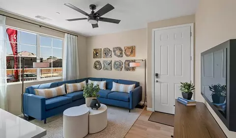 Living - 520 Redleaf Rd, Dixon, CA 95620 photo 2 of 5