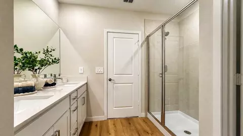 Bath - 749 Supernova Dr, Melbourne, FL 32901 photo 2 of 5