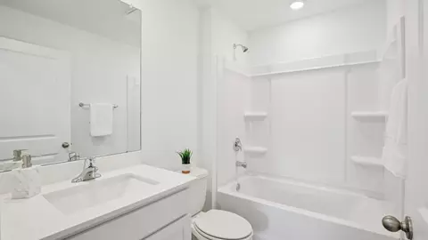 Bath - 5290 Berry Bay Ave, Wimauma, FL 33598 photo 2 of 6