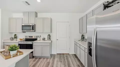 Kitchen - 5290 Berry Bay Ave, Wimauma, FL 33598 photo 8 of 8