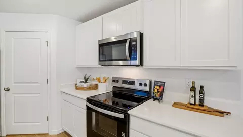 Kitchen - 5290 Berry Bay Ave, Wimauma, FL 33598 photo 6 of 8