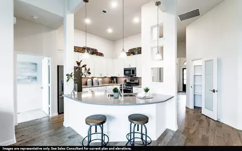Kitchen - 313 Box Elder Ct, Waller, TX 77484 photo 2 of 2