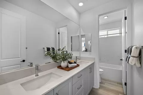 Bath - 2317 Loker Way, Oceanside, CA 92054 photo 2 of 6