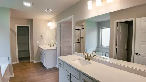 Bath - 8523 Pickering St, Lenexa, KS 66227 photo 3 of 5