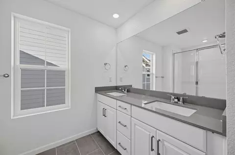 Bath - 23732 E 33rd Pl, Aurora, CO 80019 photo 2 of 2