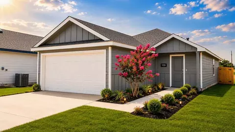 109 Mullins Dr, Rockdale, TX 76567