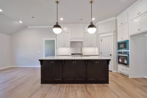 Kitchen - 2800 Heather Hvn, Moore, OK 73160 photo 1 of 19