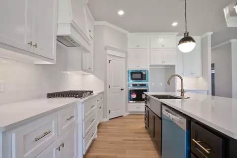 Kitchen - 2800 Heather Hvn, Moore, OK 73160 photo 7 of 19