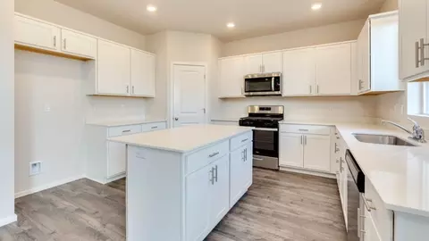 Kitchen - 3341 Eden Way, Eugene, OR 97404 photo 3 of 9