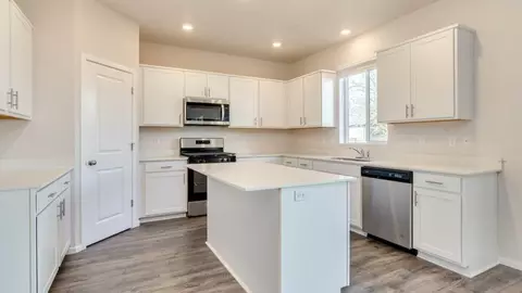 Kitchen - 3341 Eden Way, Eugene, OR 97404 photo 2 of 9