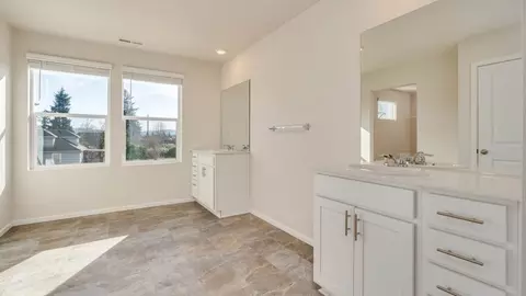 Bath - 3341 Eden Way, Eugene, OR 97404 photo 3 of 6