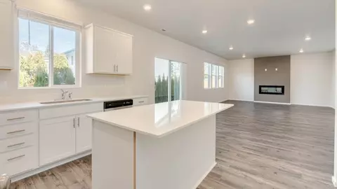 Living - 3341 Eden Way, Eugene, OR 97404 photo 3 of 7