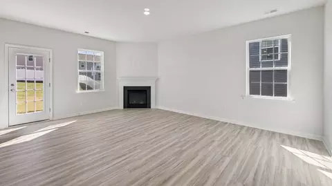 Living - 552 Dazzle Loop, Newton, NC 28658 photo 4 of 5