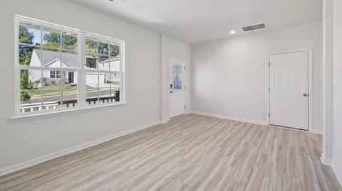 Living - 552 Dazzle Loop, Newton, NC 28658 photo 2 of 5
