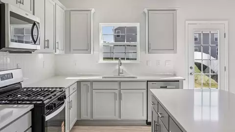 Kitchen - 552 Dazzle Loop, Newton, NC 28658 photo 3 of 7