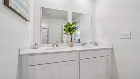 Bath - 18542 Trinity Dr, Vance, AL 35490 photo 2 of 2