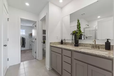 Bath - 421 Scout Ln, Monroe, NC 28110 photo 1 of 2