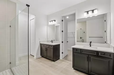 Bath - 9246 Deep Horizon Loop, Parrish, FL 34219 photo 6 of 6