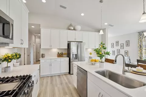 Kitchen - 13514 Shadow Creek Trl, Parrish, FL 34219 photo 2 of 5