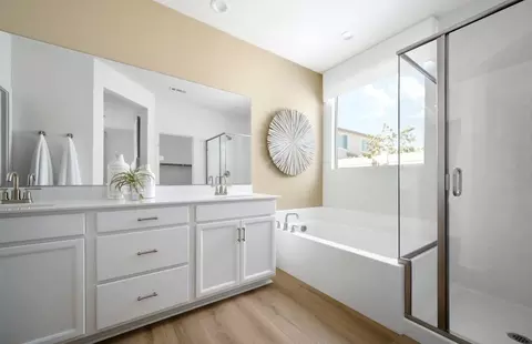 Bath - 26784 Longs Peak Ct, Menifee, CA 92585 photo 1 of 2