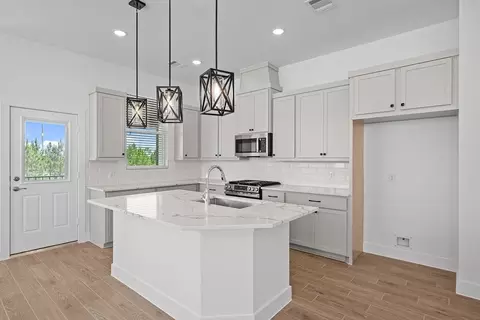 Kitchen - 520 Red Cascade Trl, Willis, TX 77318 photo 3 of 6
