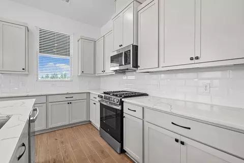 Kitchen - 520 Red Cascade Trl, Willis, TX 77318 photo 5 of 6