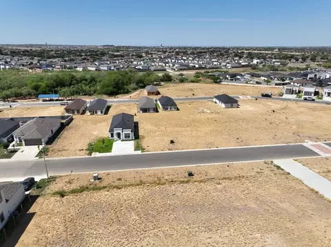 View/Area - 6016 Servando Dr, Laredo, TX 78046 photo 4 of 14