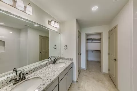Bath - 6016 Servando Dr, Laredo, TX 78046 photo 1 of 2