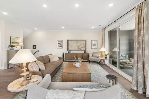 Living - 723 Iron Forge Rd UNIT B, Frederick, MD 21702 photo 1 of 2