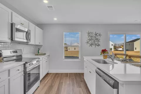 Kitchen - 558 Wilbur Rd, Conway, SC 29527 photo 6 of 6