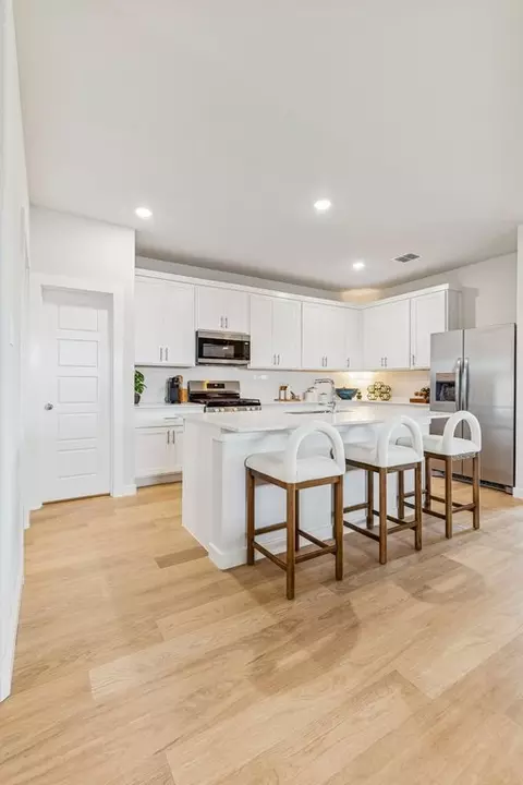 Kitchen - 804 Rockcloud Dr, Haslet, TX 76052 photo 7 of 7