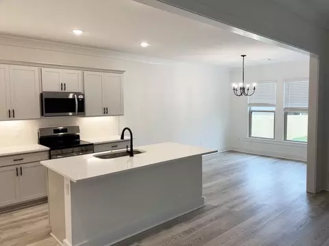 Kitchen - 2701 Louis Cir, Crestview, FL 32536 photo 1 of 3