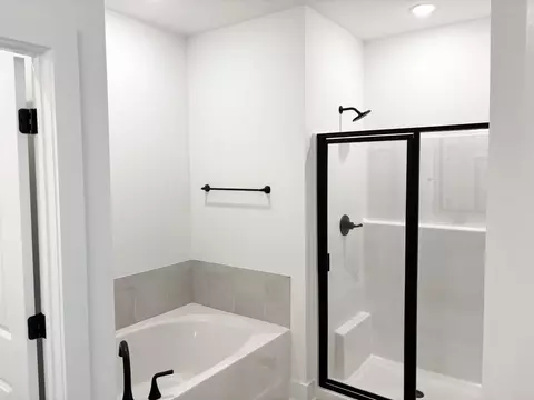 Bath - 2701 Louis Cir, Crestview, FL 32536 photo 2 of 2